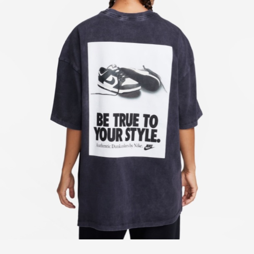 NEW Nike Dunk TShirt Women’s